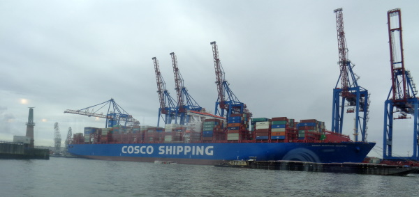 Hafen Hamburg Kräne und Schiff